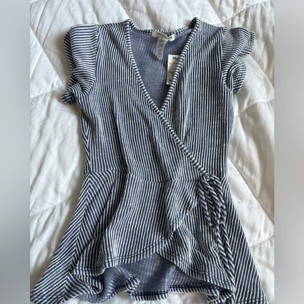 BLUE AND WHITE STRIPE WRAP TOP